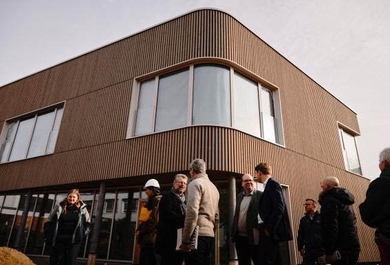 BESICHTIGUNG DER NEUEN MENSA DER GRUNDSCHULE HEMMINGEN-WESTERFELD