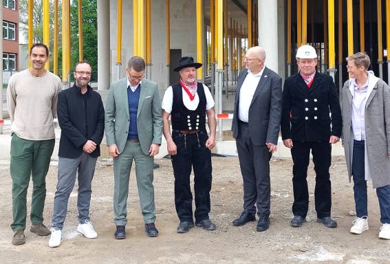 Richtfest am Schulzentrum in Lehrte Süd